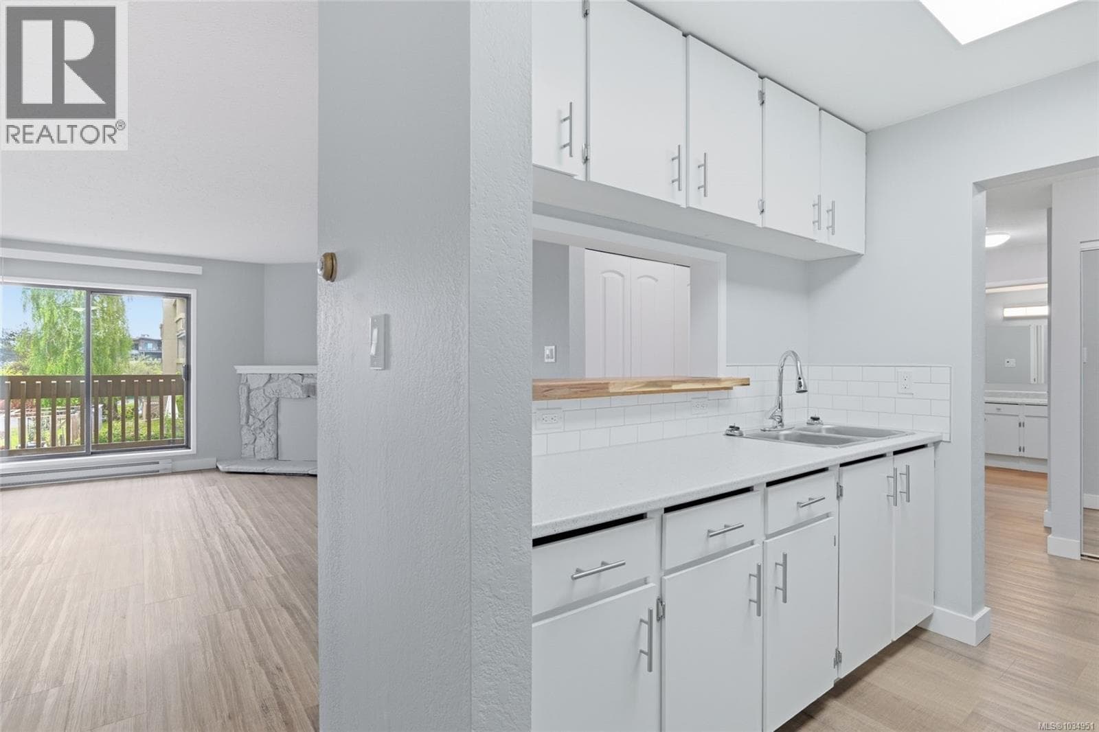 208 363 Morison Ave, Vancouver Island — photo 3