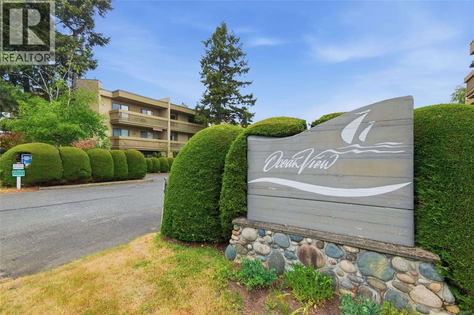 208 363 Morison Ave, Vancouver Island — photo 2