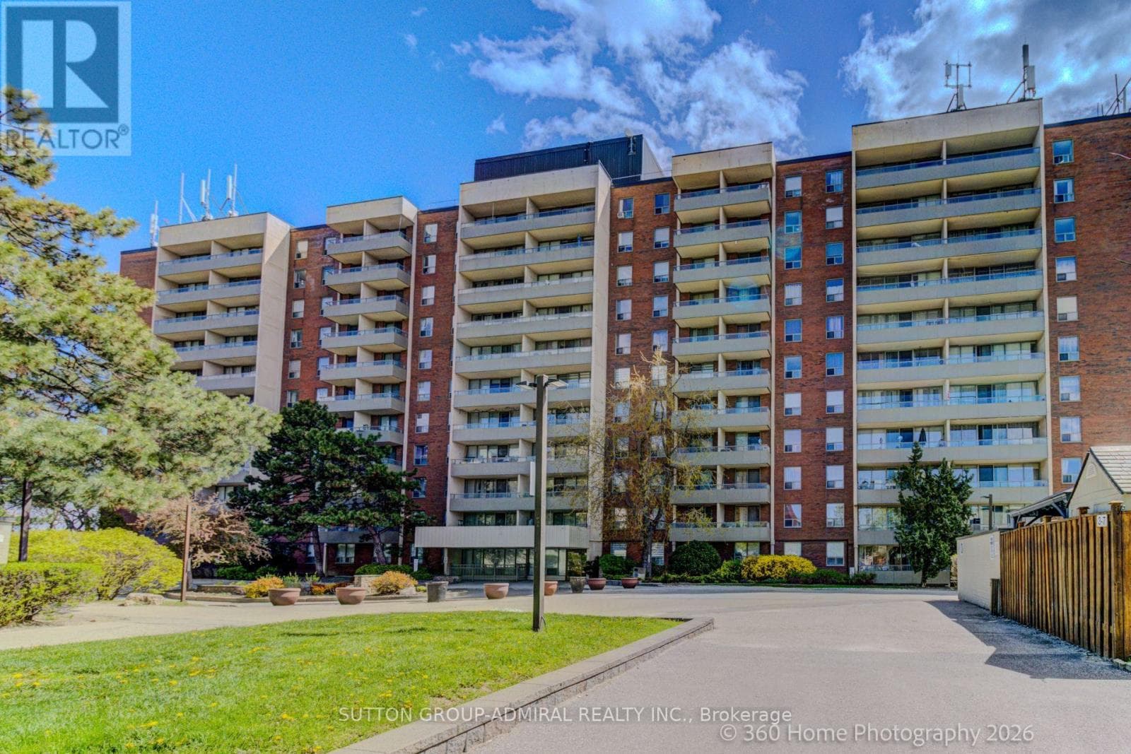 106 - 1 FOUR WINDS DRIVE in York University Heights