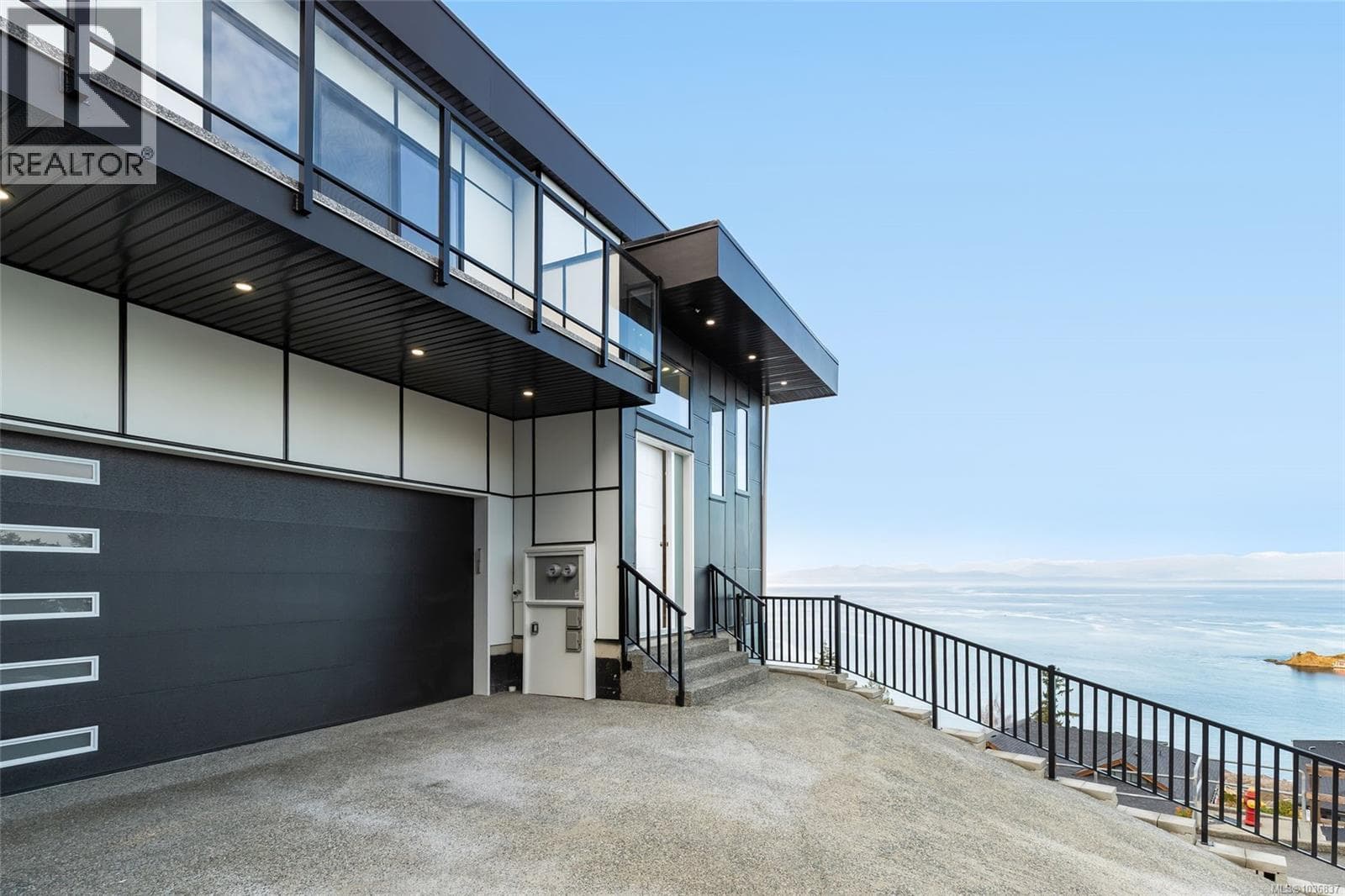 3865 GULFVIEW DRIVE, Vancouver Island — photo 2