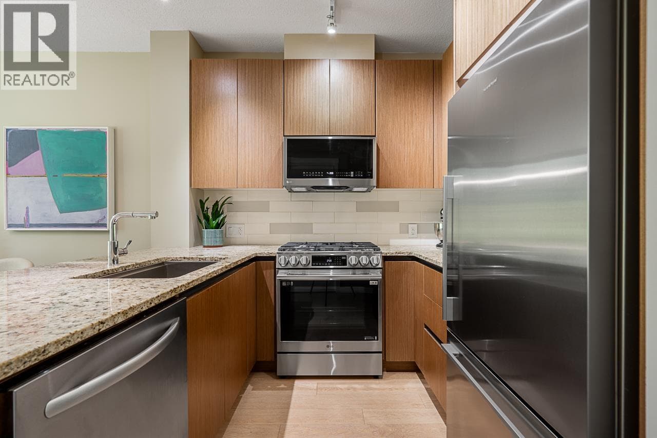 202 135 W 2ND STREET, Greater Vancouver — photo 3
