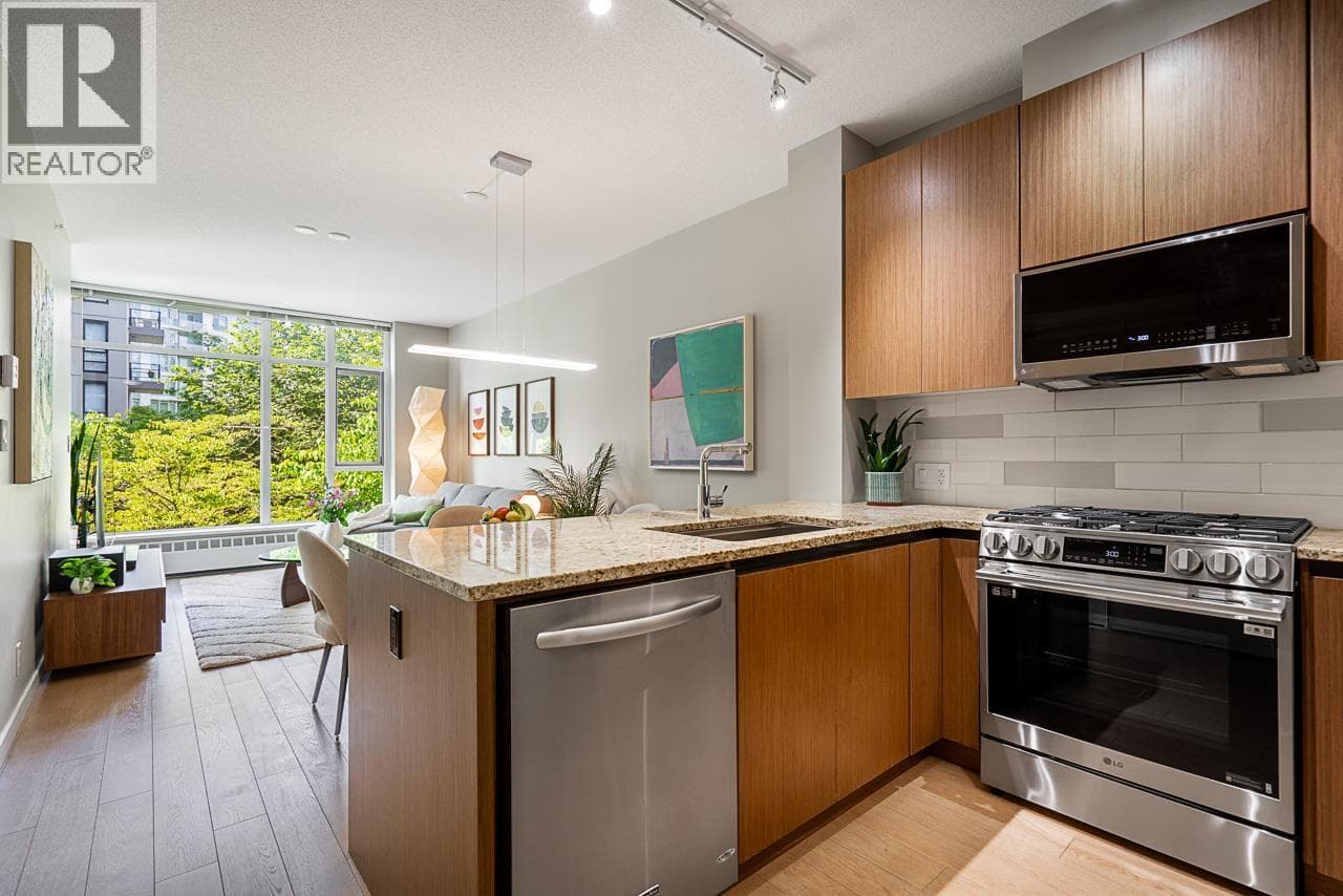 202 135 W 2ND STREET, Greater Vancouver — photo 2