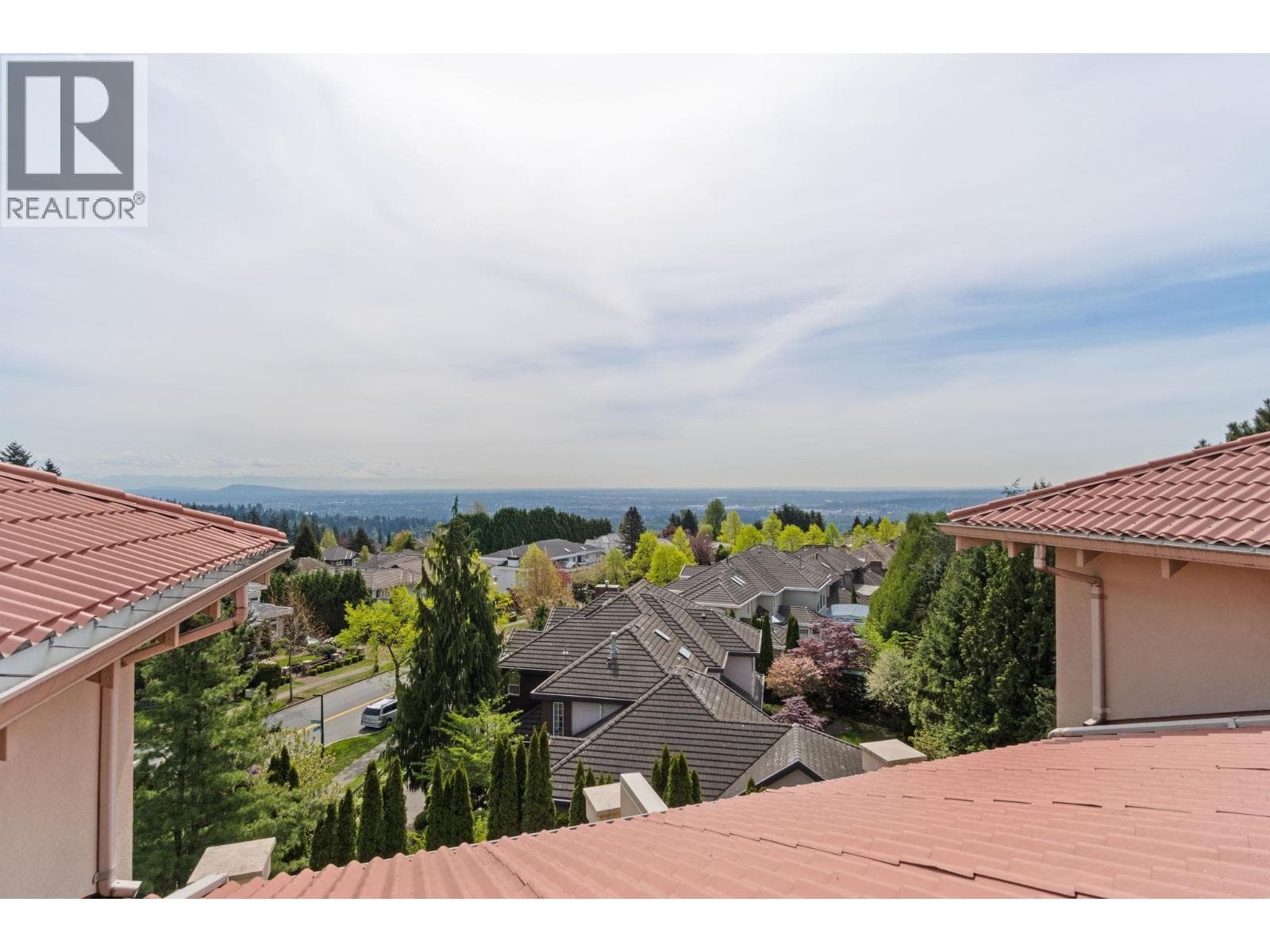 302 3176 PLATEAU BOULEVARD, Greater Vancouver — photo 3