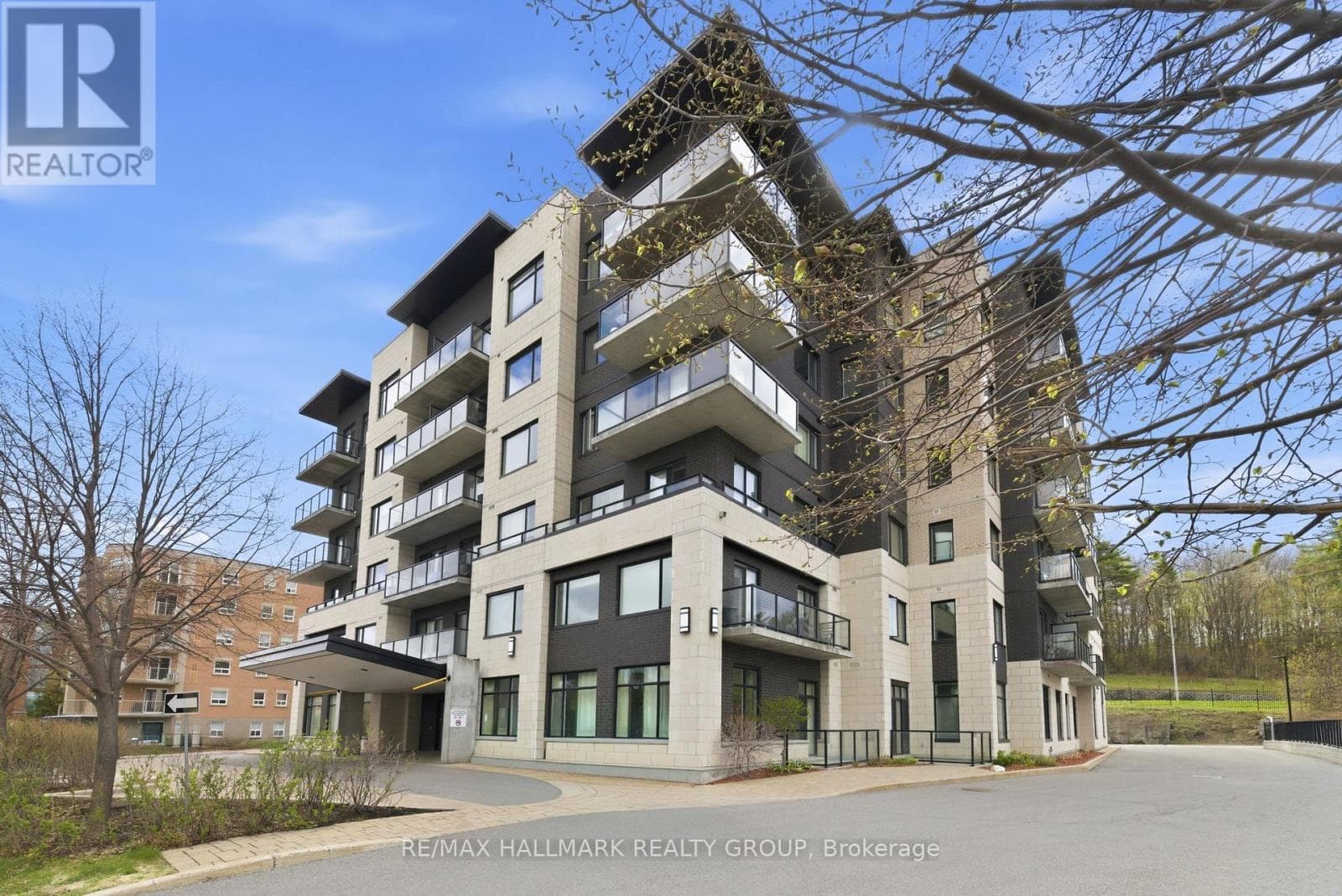206 - 310 CENTRUM BOULEVARD in QUEENSWOOD HEIGHTS