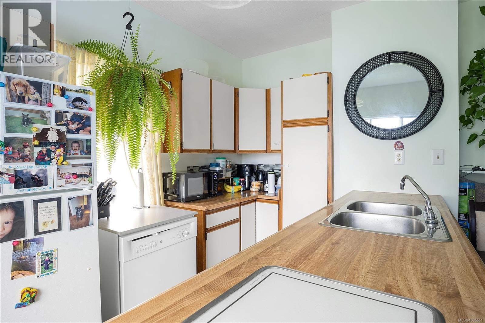 532 PRIDEAUX STREET, Vancouver Island — photo 3