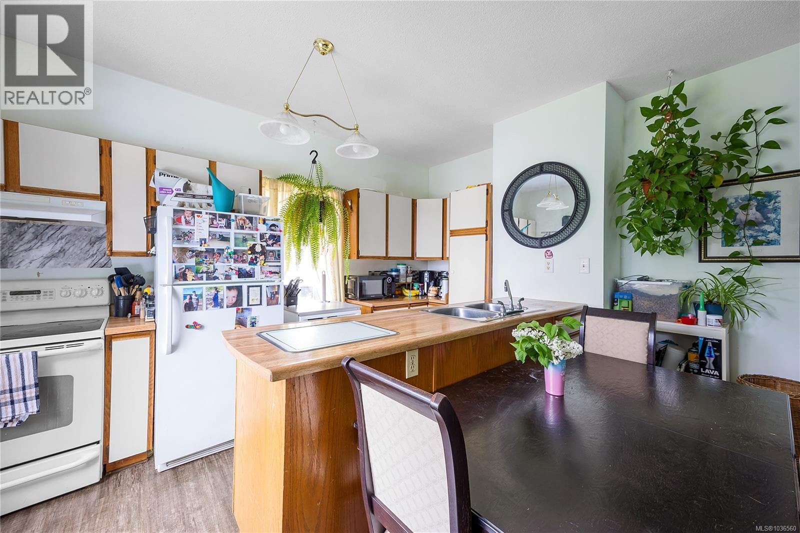 532 PRIDEAUX STREET, Vancouver Island — photo 3