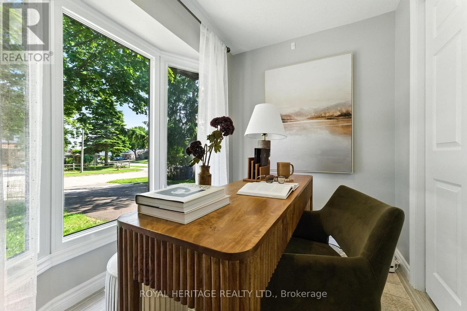 35 ASPEN VALLEY CRESCENT, Central Lakes — photo 4