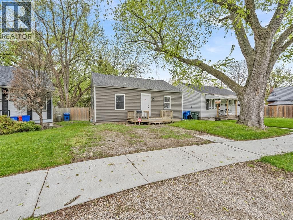 3422 BARRYMORE LANE, Windsor — photo 2