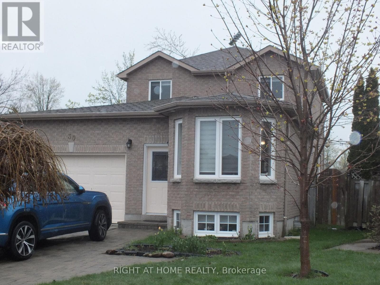 30 BRIGHTON ROAD, Toronto — photo 2
