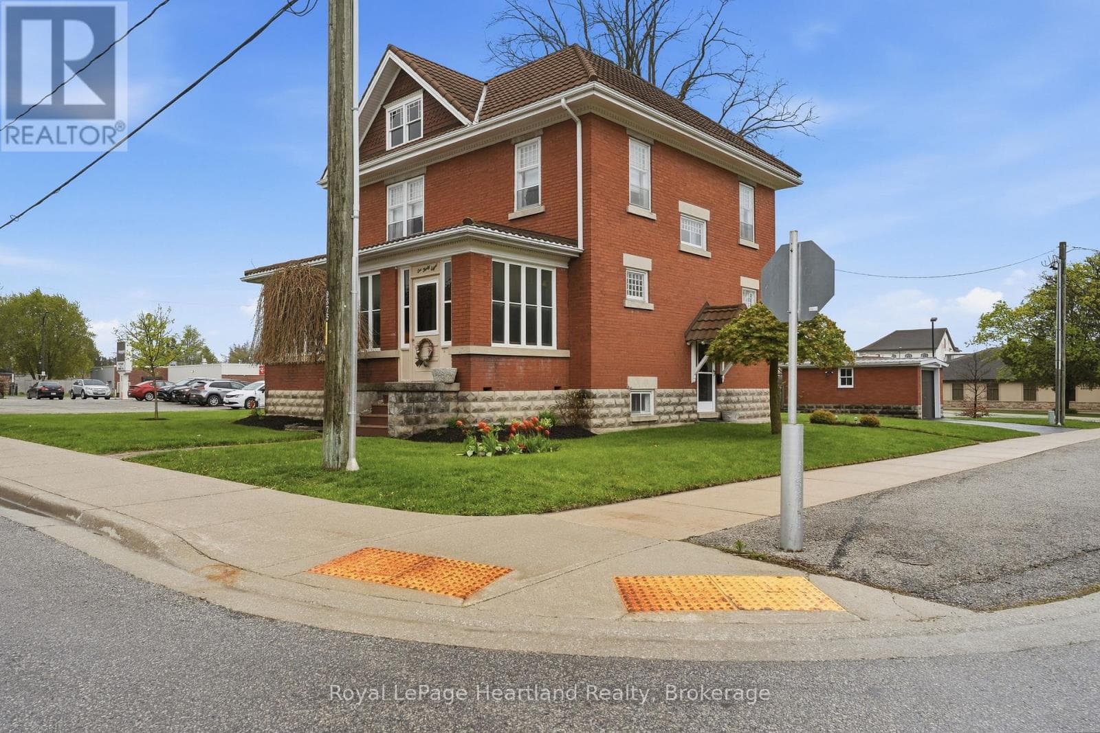 138 ST. DAVID STREET, OnePoint — photo 2