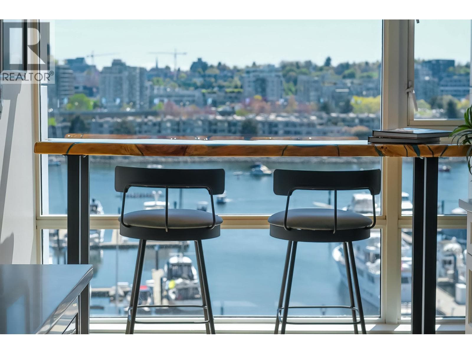 902 1199 MARINASIDE CRESCENT, Greater Vancouver — photo 3