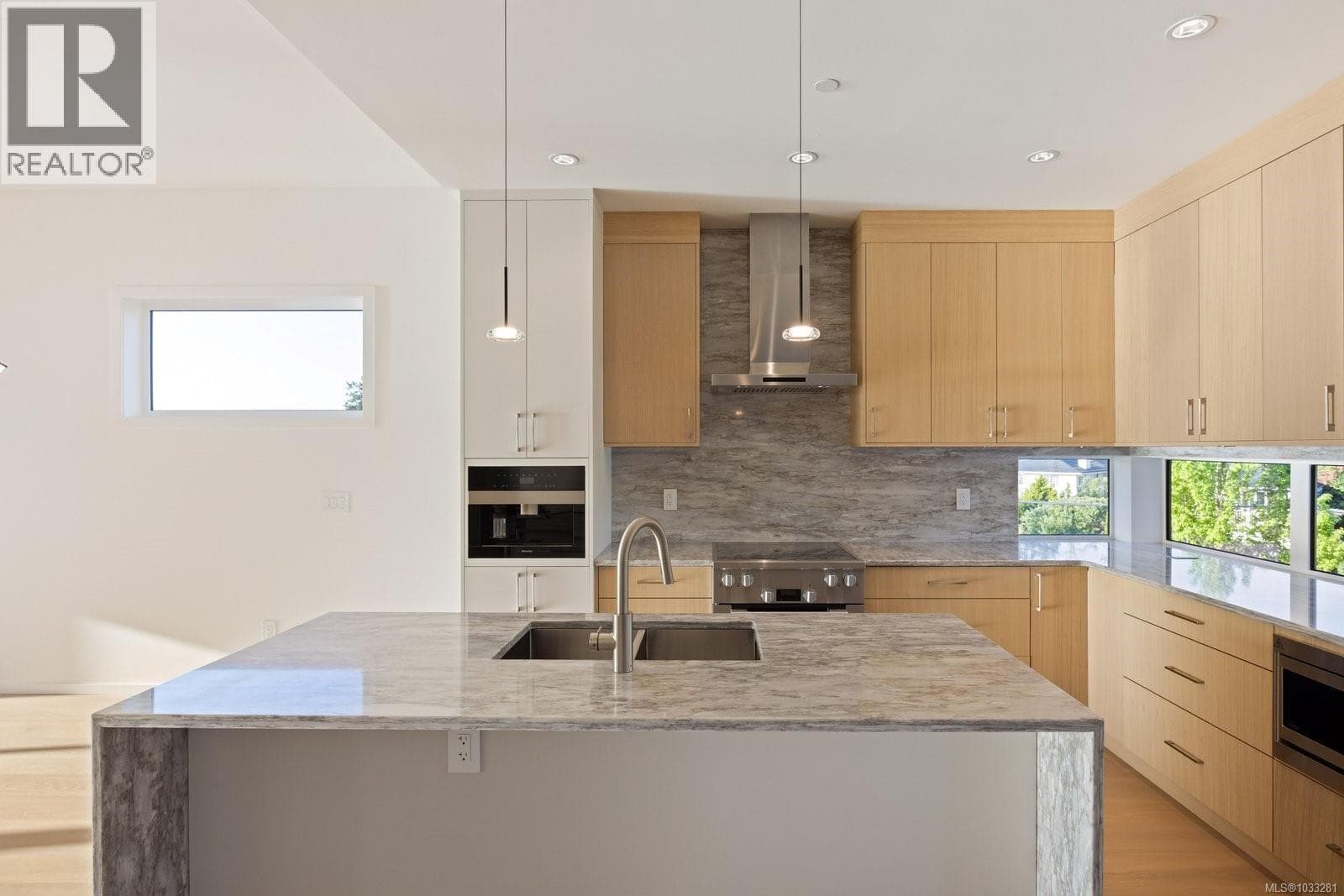 3 10393 Allbay Rd, Victoria — photo 5