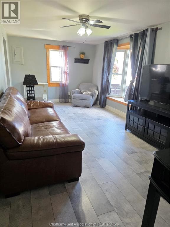 18 PEARL STREET, Chatham Kent — photo 3