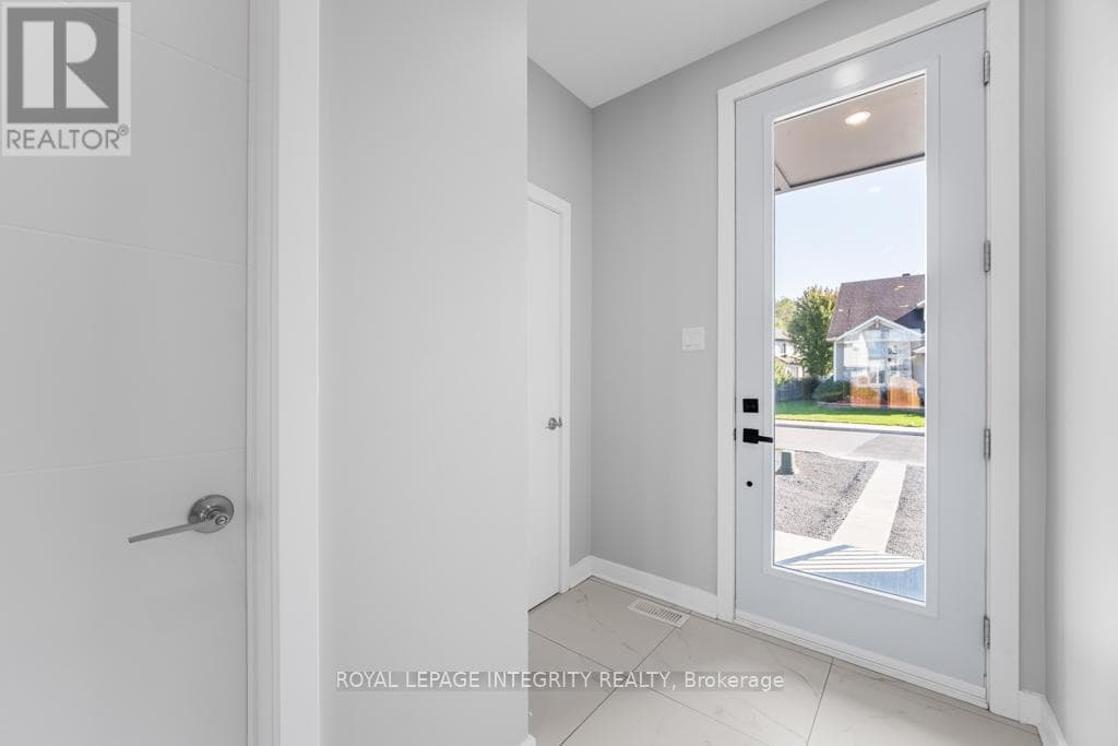 875 A&B CONTOUR STREET, Ottawa — photo 3