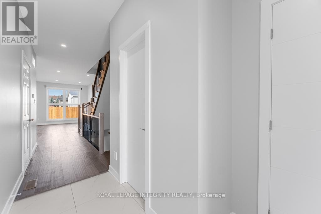 875 A&B CONTOUR STREET, Ottawa — photo 4