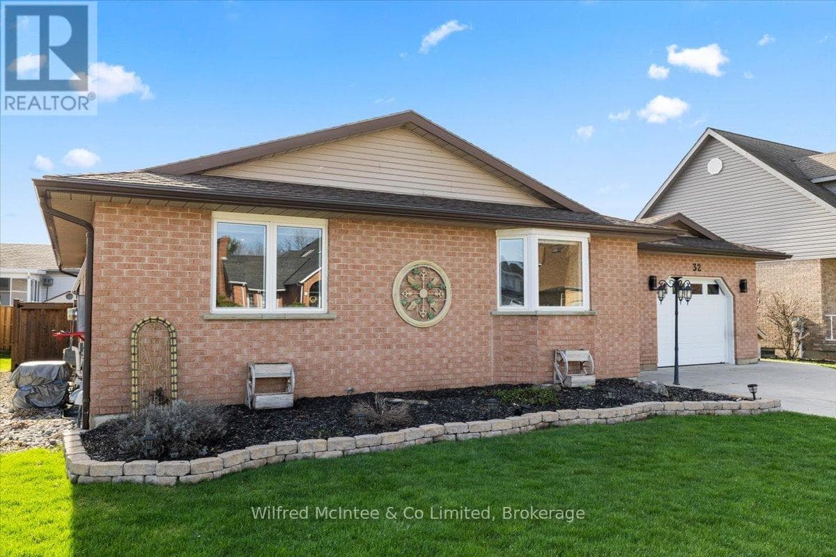 32 WEST RIVER ROAD in 