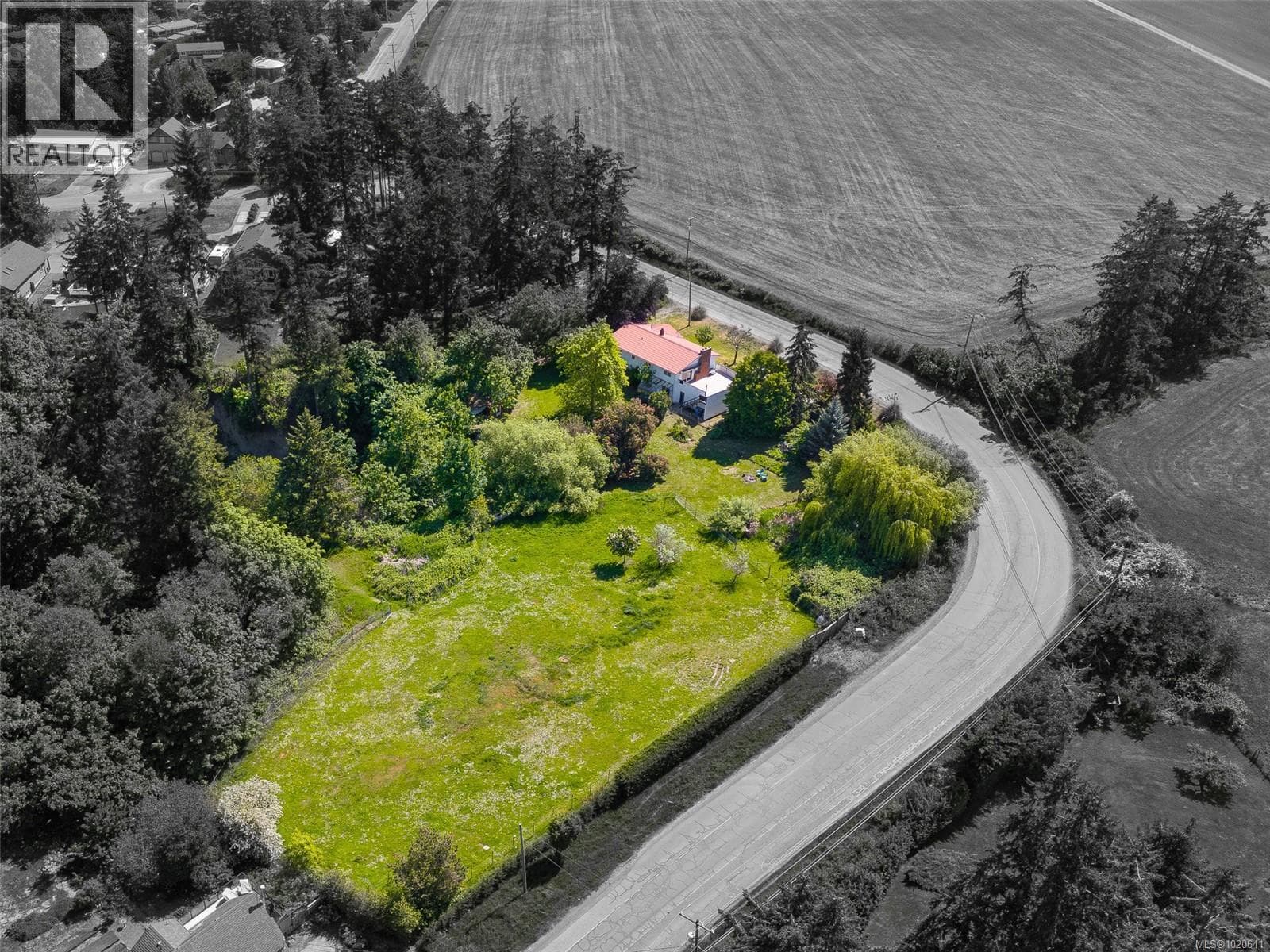 1435 Cherry Point Rd, Victoria — photo 2