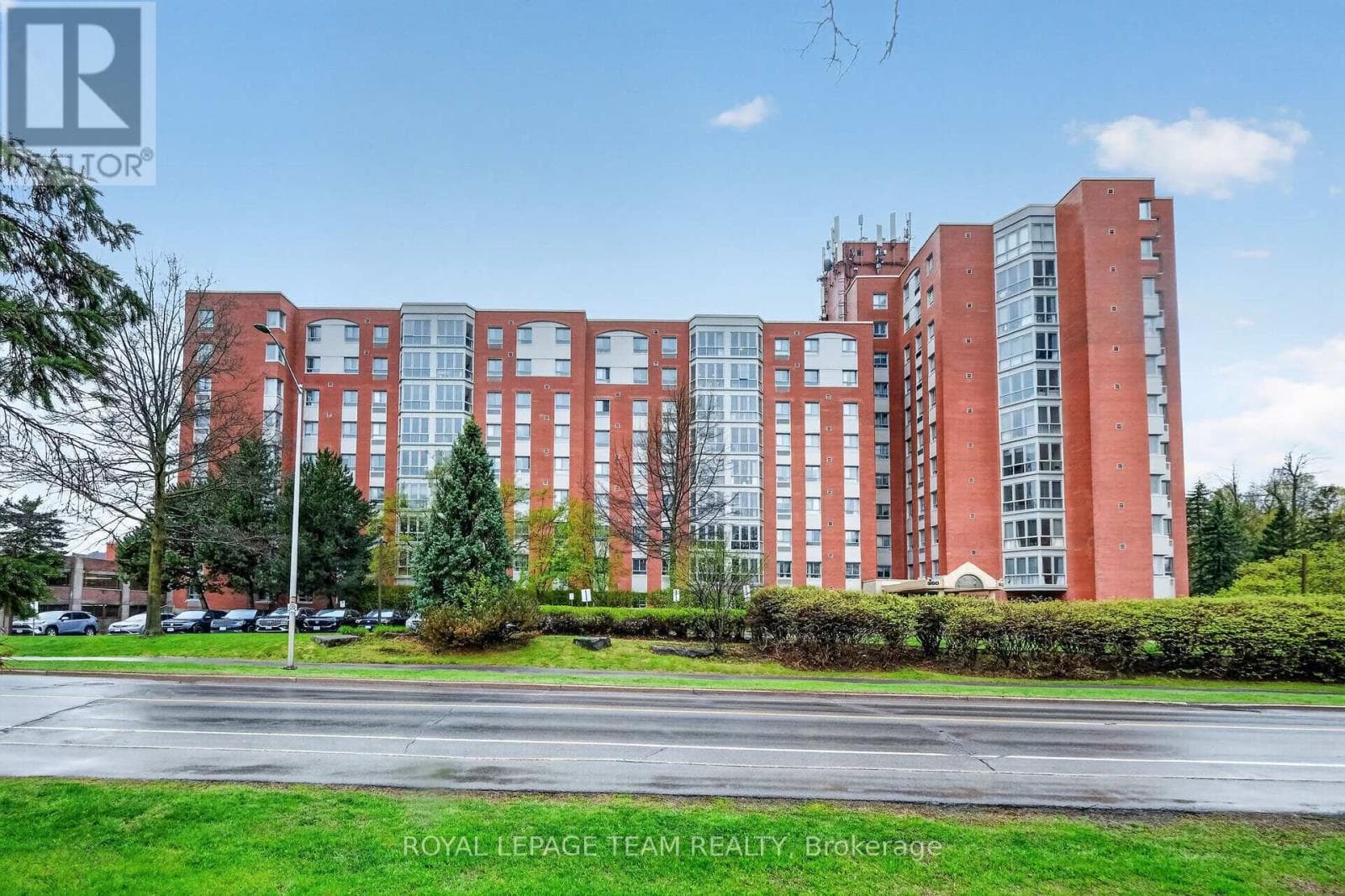 714 - 960 TERON ROAD in BILLINGS BRIDGE - HERON PARK