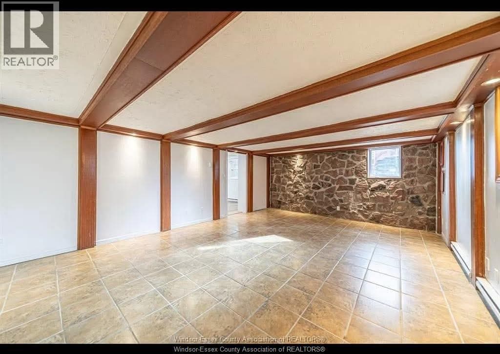 18 CLARK STREET East, Windsor — photo 4