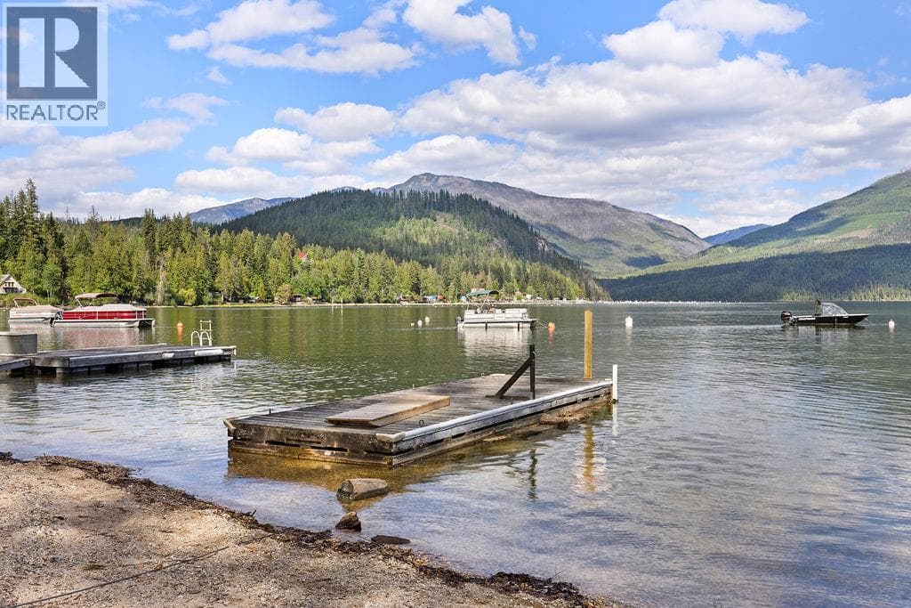 48 Mabel Lake Subdivision Road, Interior REALTORS® — photo 4