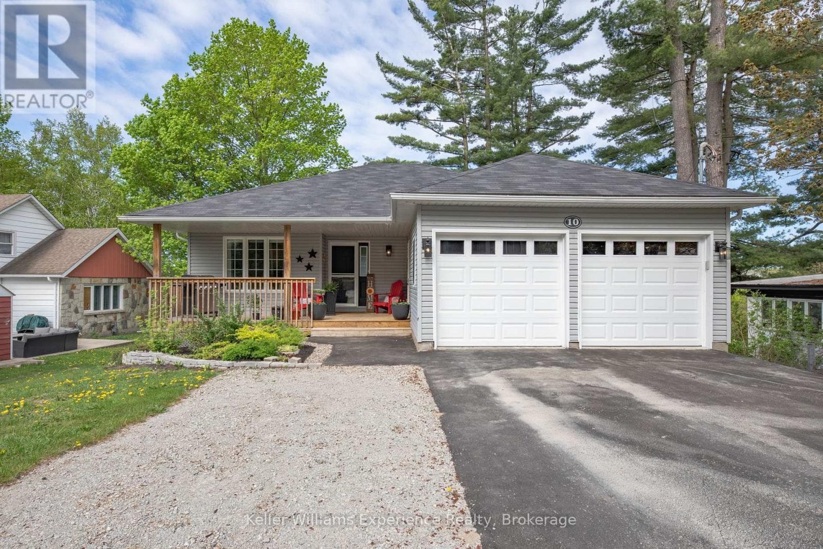 10 CLARENCE AVENUE in 
