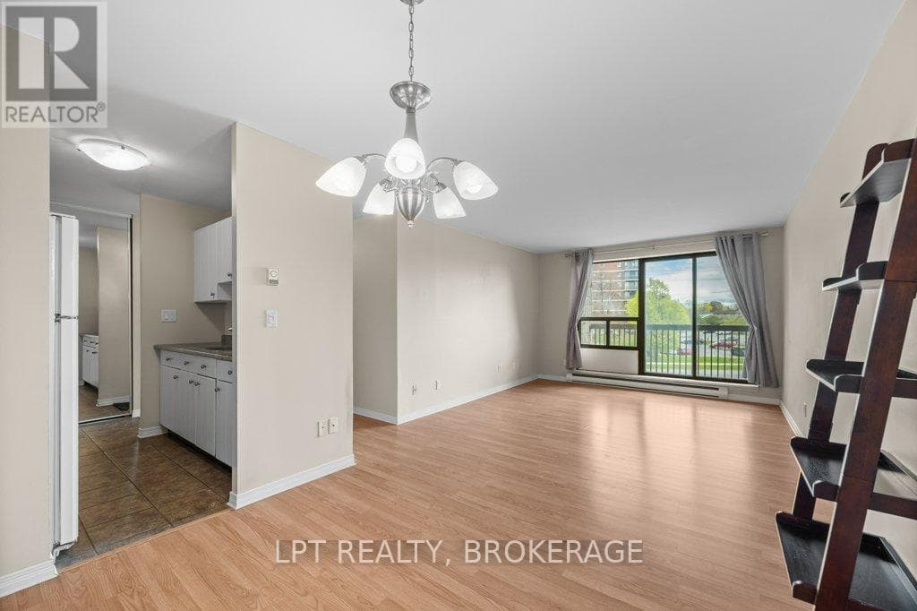 303 - 17 ELDON HALL PLACE in Polson Park
