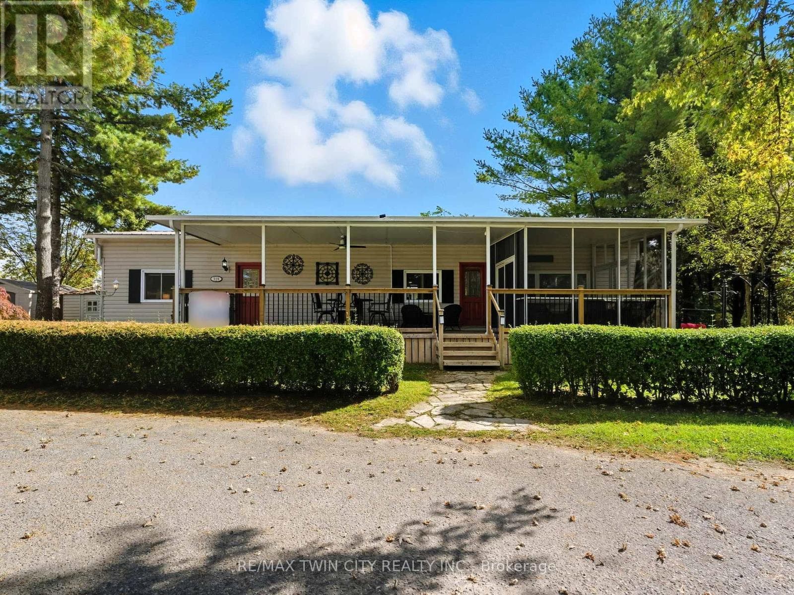 673 BRANT WATERLOO ROAD UNIT 518 in North Dumfries/Beverly