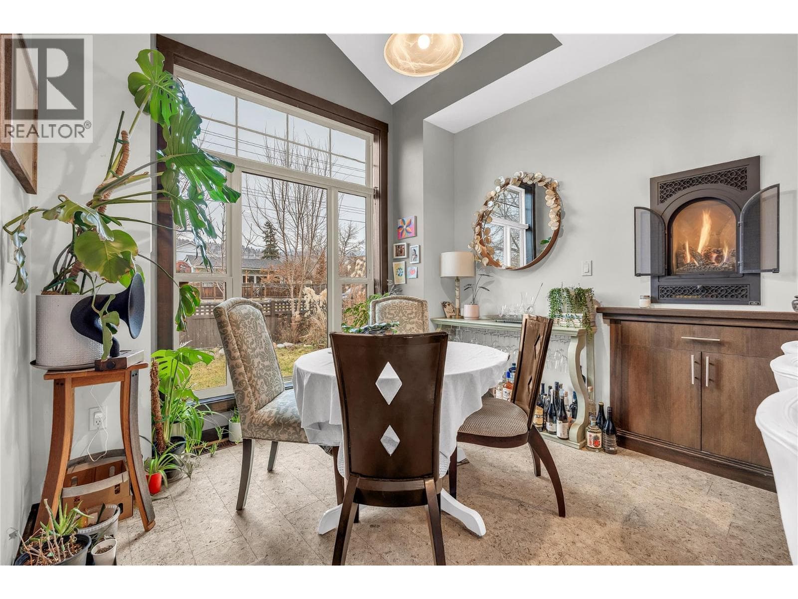 653 Papineau Street Unit# 102, Interior REALTORS® — photo 2