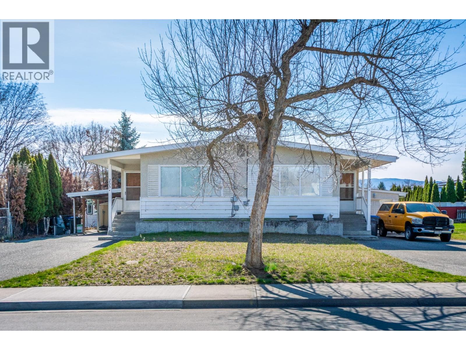 255 HOLBROOK ROAD WEST, Interior REALTORS® — photo 2