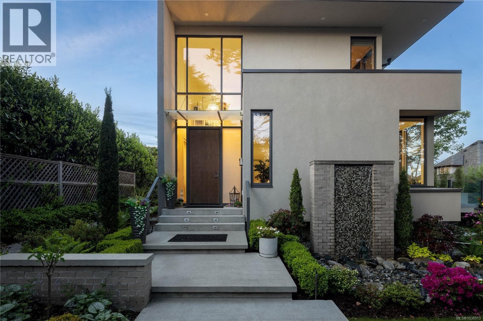 2816 Burdick Ave, Victoria — photo 3