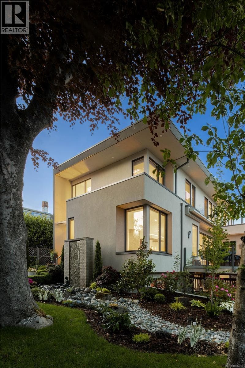 2816 Burdick Ave, Victoria — photo 5