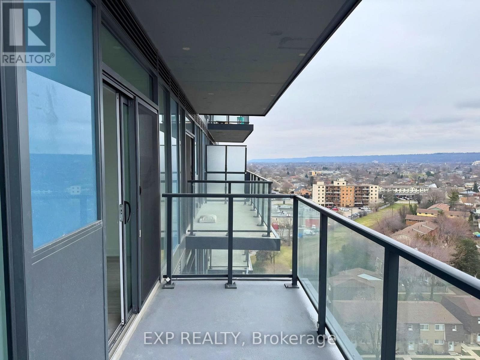 1019 - 2782 BARTON STREET E, Toronto — photo 2