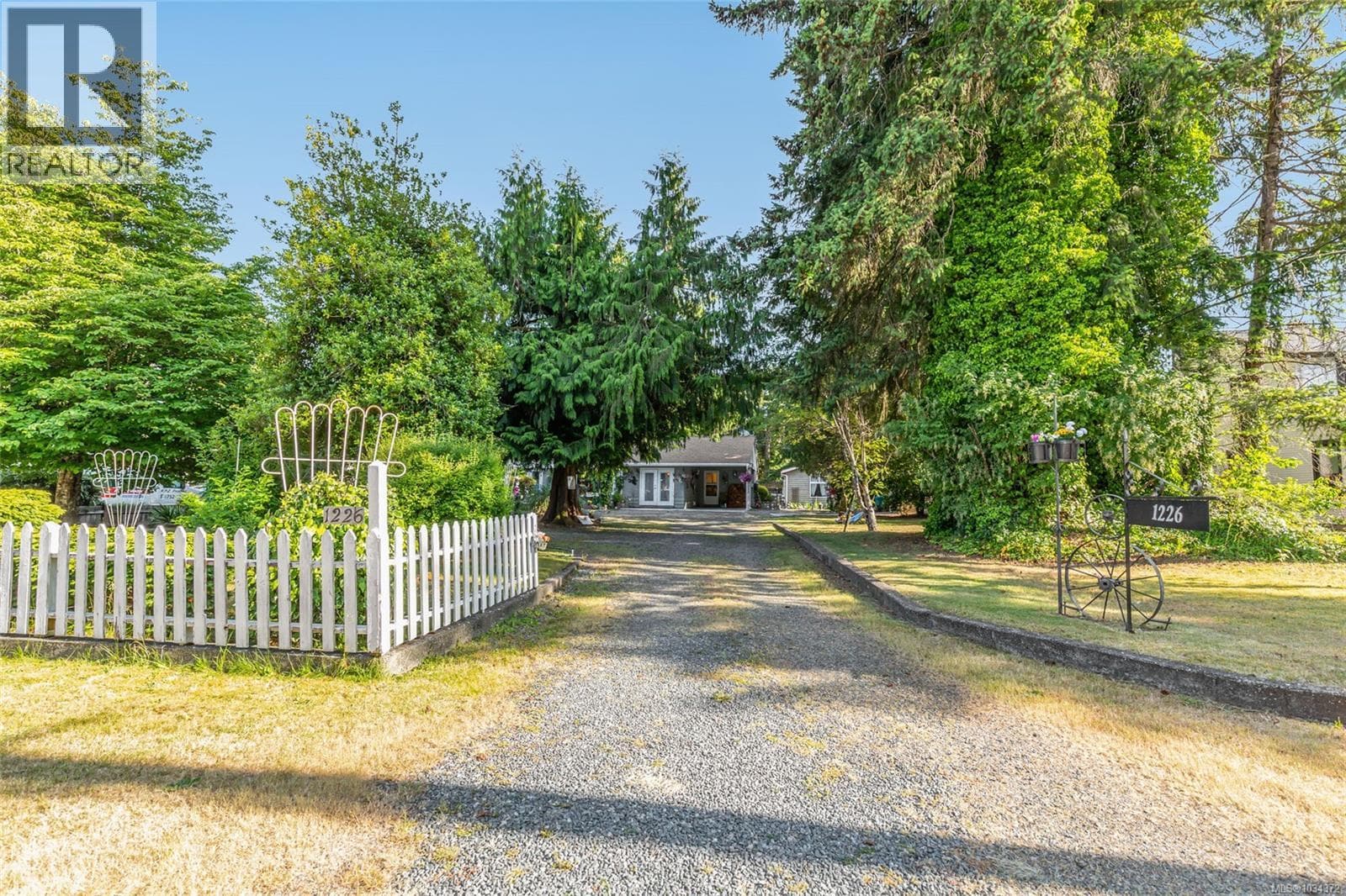 1226 MALL ROAD, Vancouver Island — photo 2