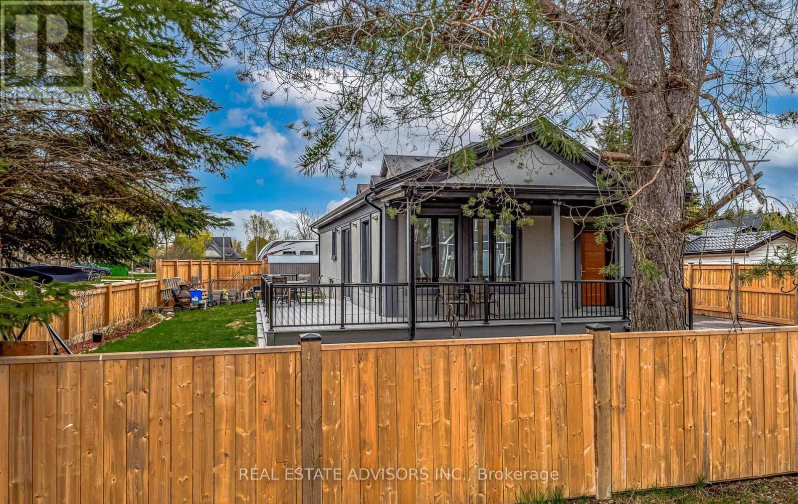 679 FLORENCE ROAD, Toronto — photo 2