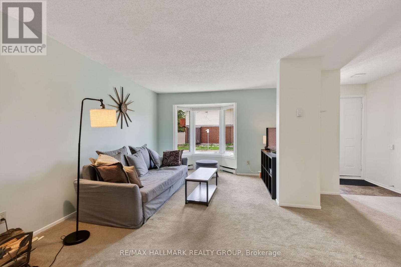 33 HAXBY PRIVATE, Ottawa — photo 5