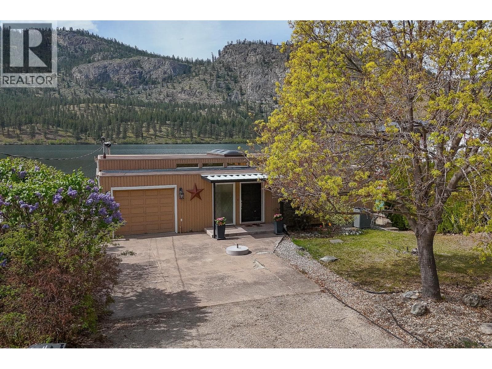 3120 VASEUX LAKE CRESCENT in 