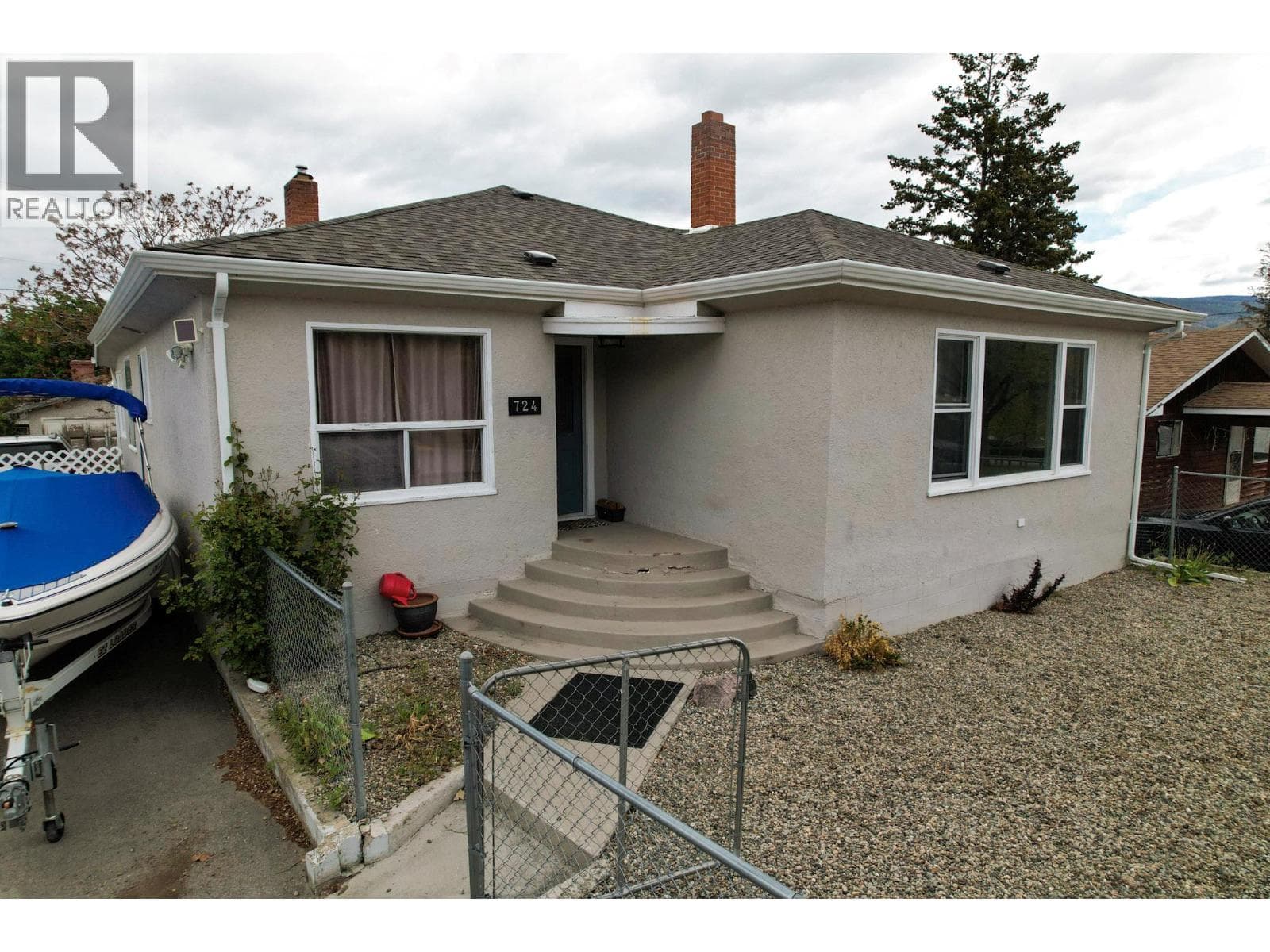 724 SCHOOL Avenue in 