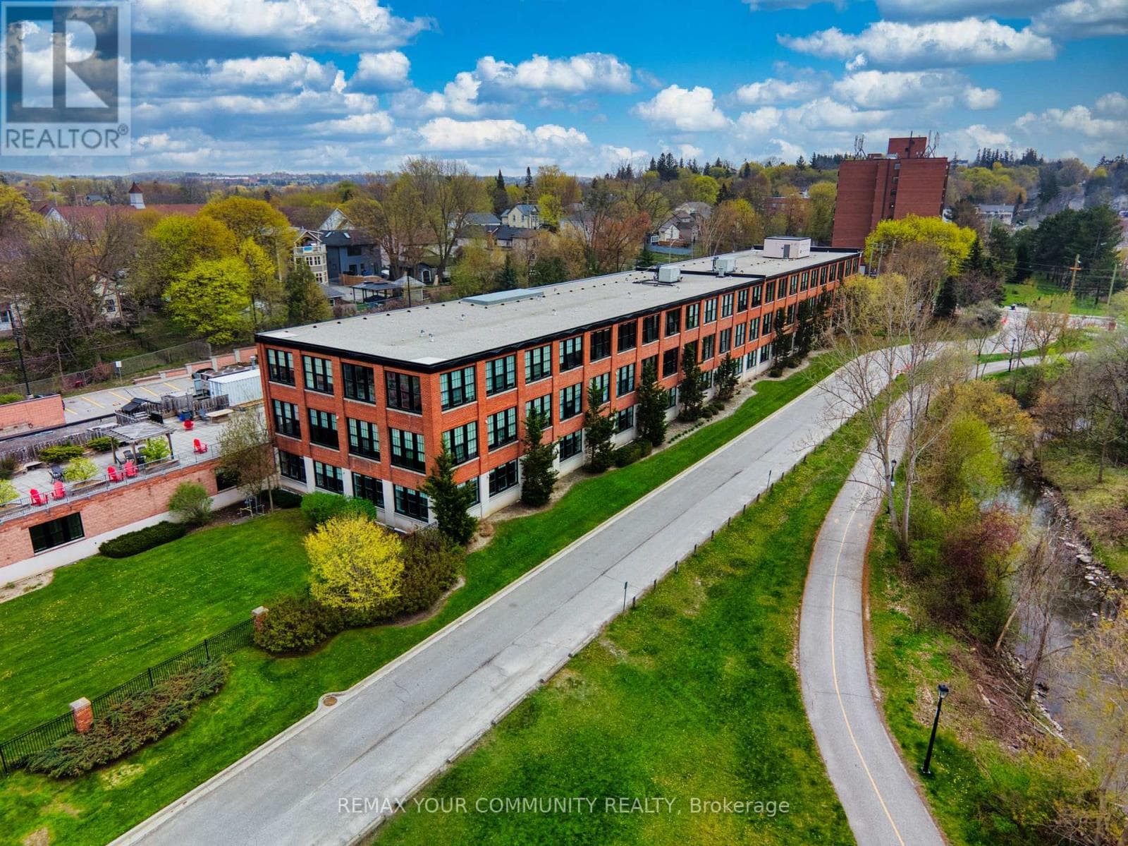 302 - 543 TIMOTHY STREET in Newmarket Military