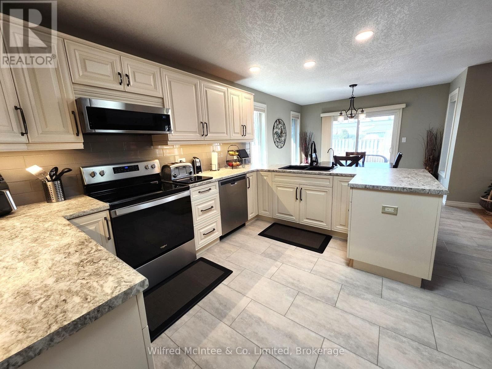 230 4TH STREET CRESCENT, OnePoint — photo 3