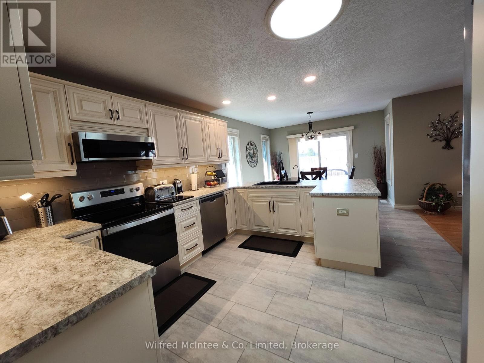 230 4TH STREET CRESCENT, OnePoint — photo 4