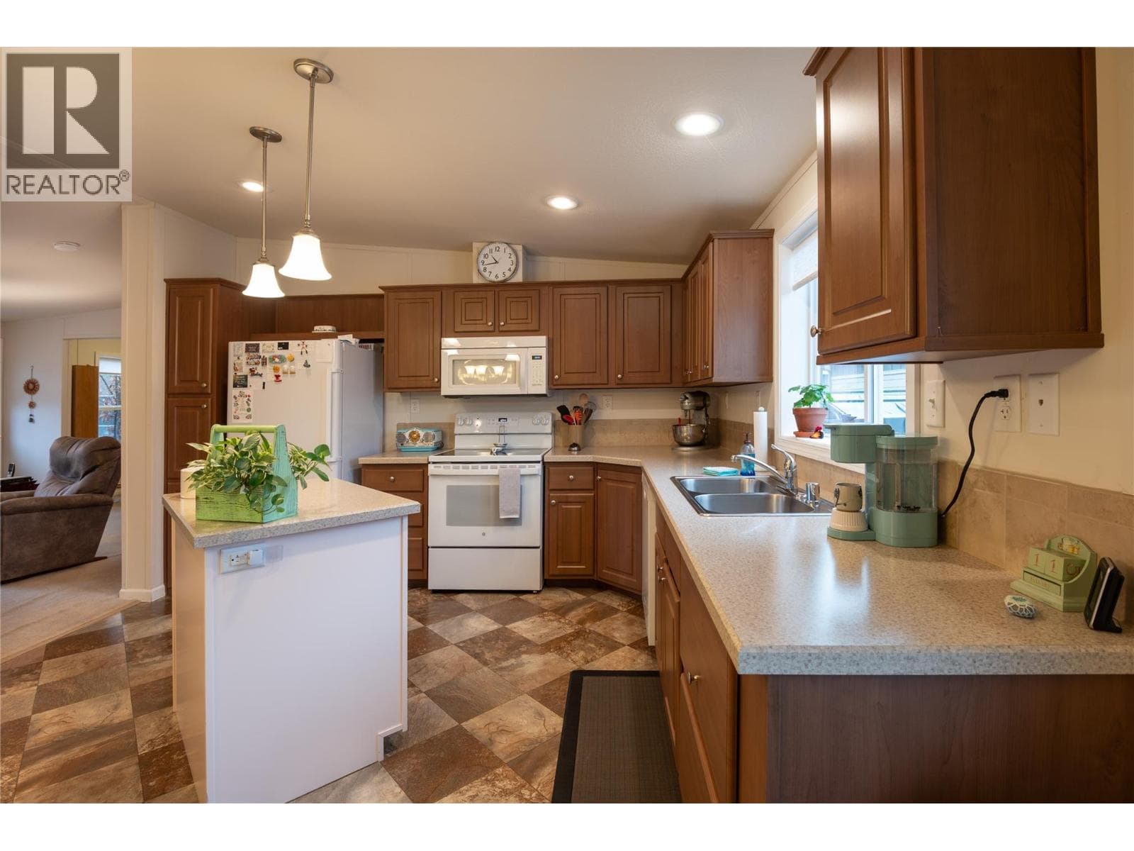 4811 10A Avenue NE Unit# 24, Interior REALTORS® — photo 3