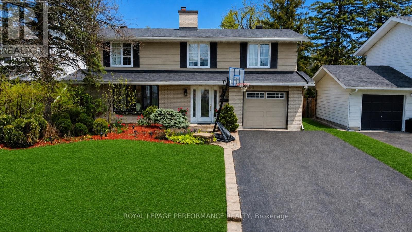 1841 BEATTIE AVENUE in PLAYFAIR PARK - GUILDWOOD ESTATES