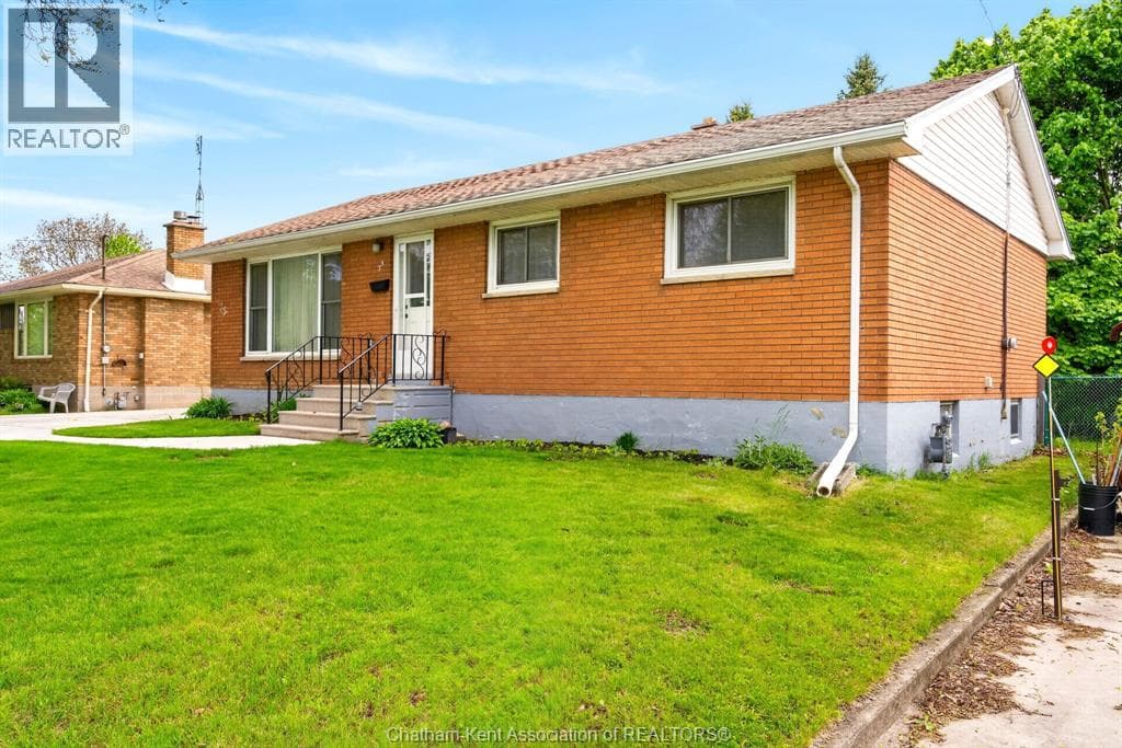35 Peter STREET, Chatham Kent — photo 2