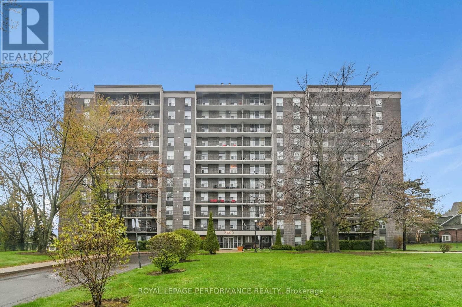 307 - 2400 VIRGINIA DRIVE in PLAYFAIR PARK - GUILDWOOD ESTATES