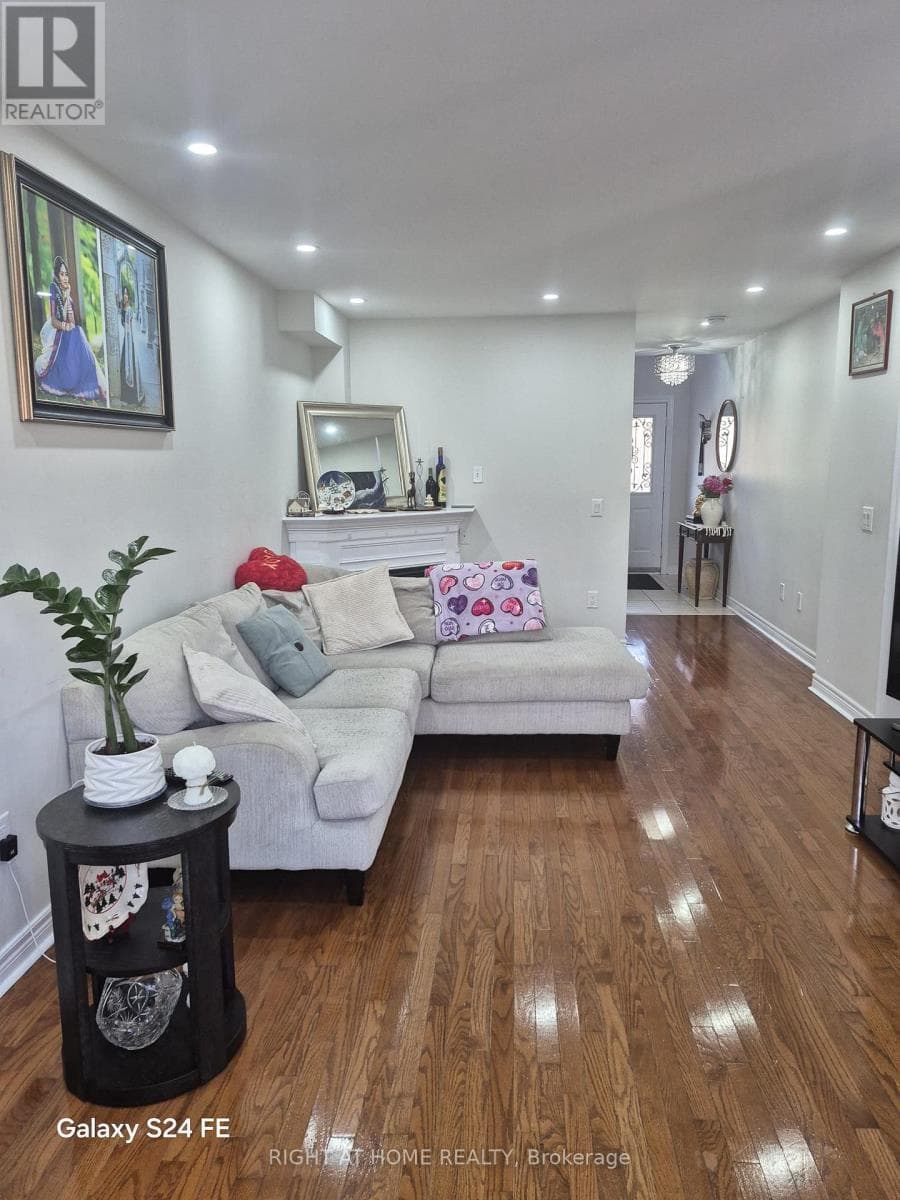 30 TREVINO CRESCENT, Toronto — photo 5