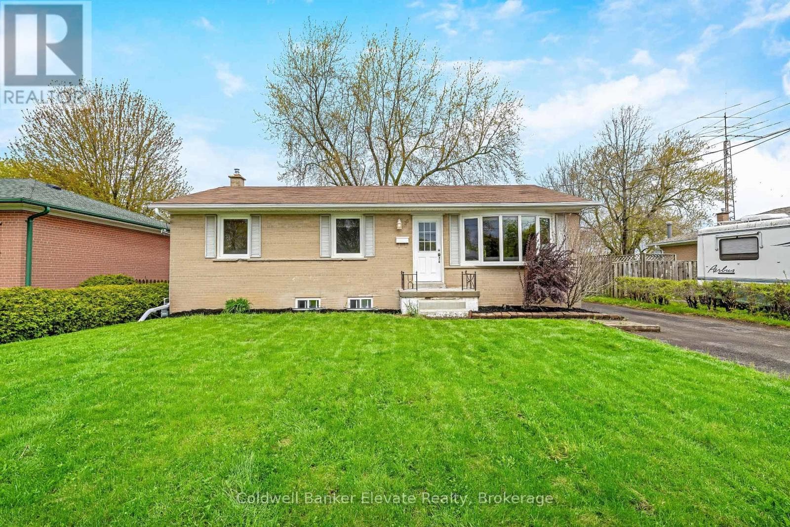 39 MCGILVRAY CRESCENT in 