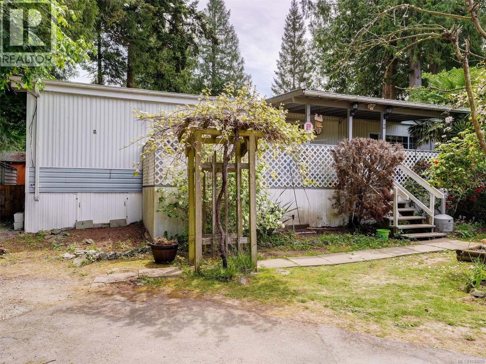 2 2741 Stautw Rd, Victoria — photo 2