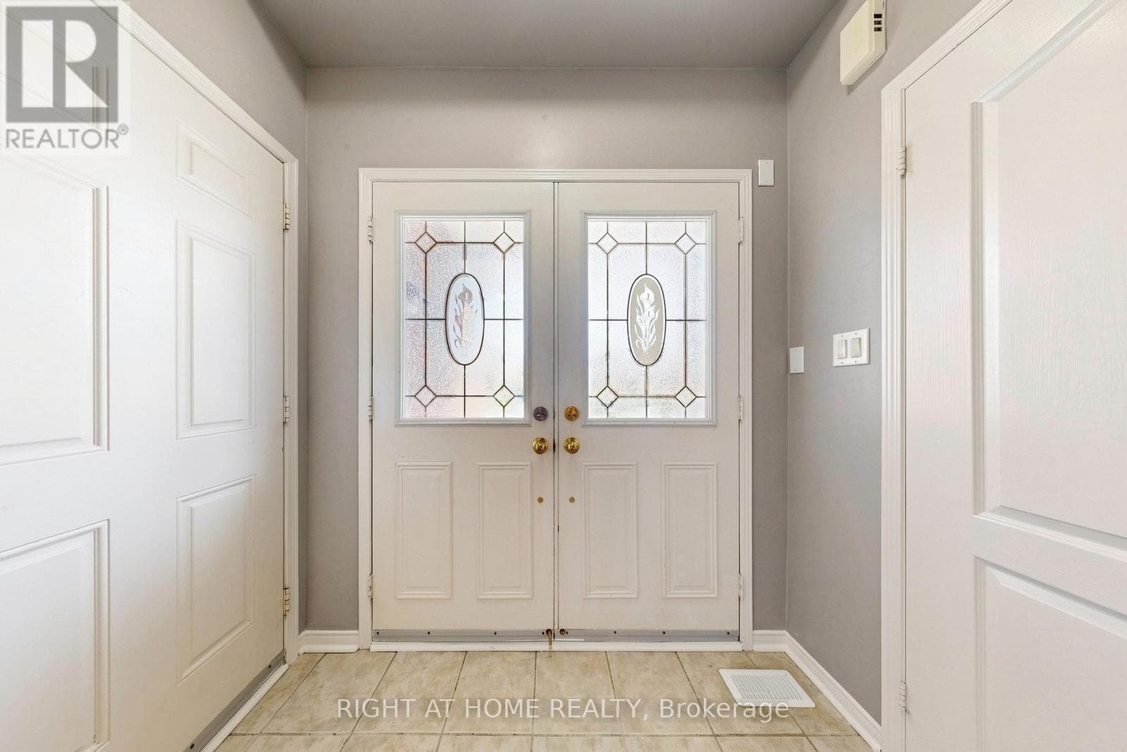 648 BLACKWOOD BOULEVARD, Toronto — photo 4