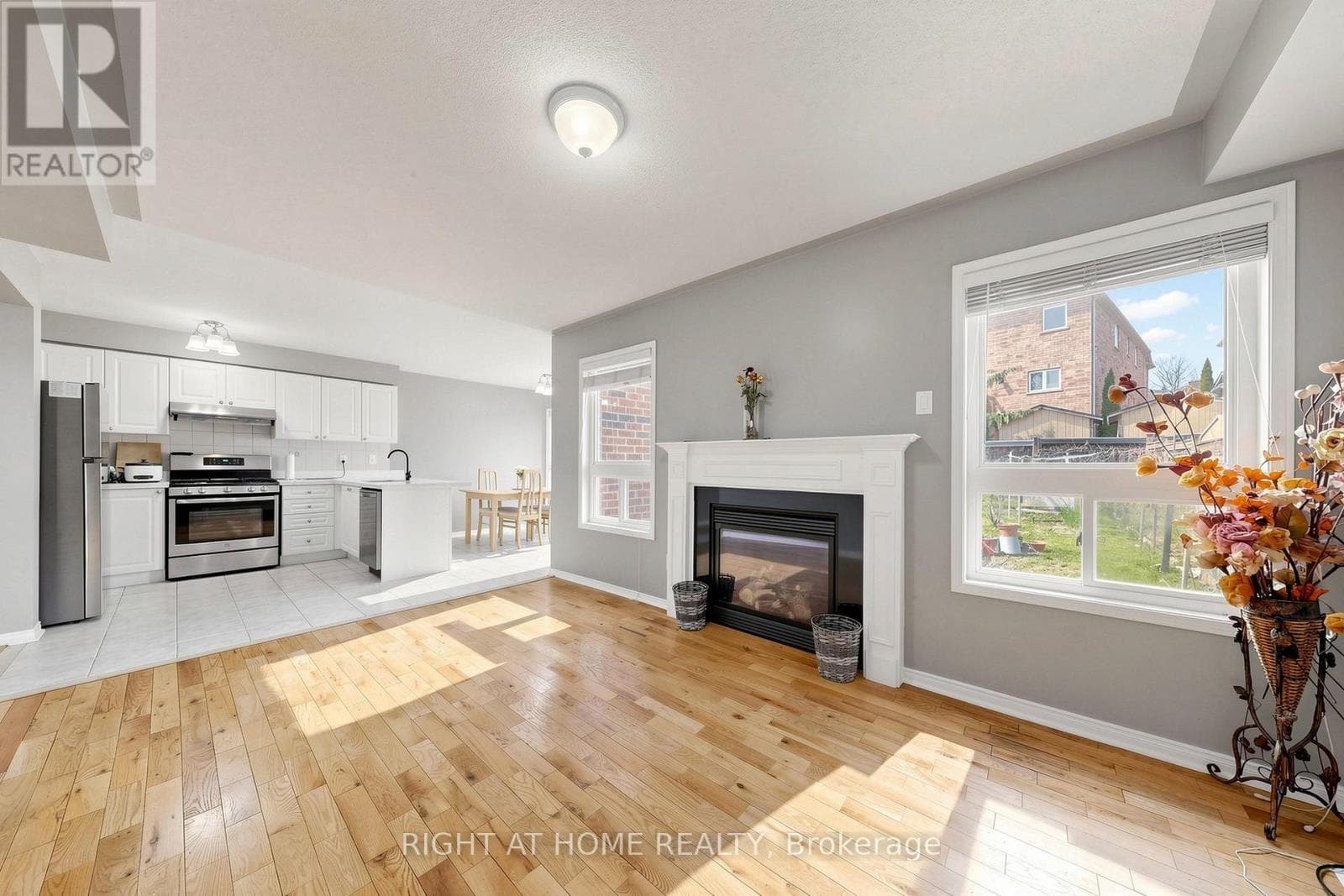 648 BLACKWOOD BOULEVARD, Toronto — photo 5
