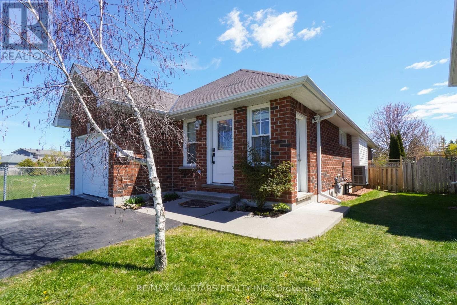 14 LAURENT BOULEVARD in Lindsay